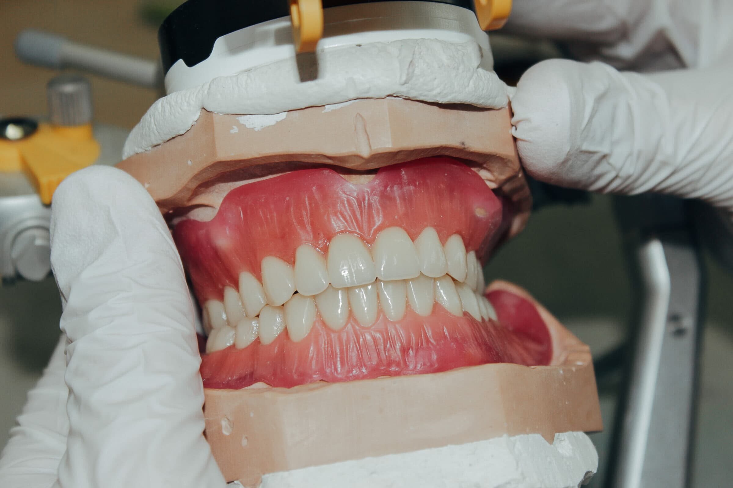 Hintergrund: Dr. med. dent. Johannes Scherer